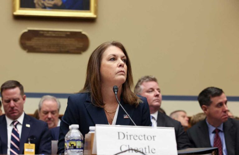 Renuncia y Redención: La Caída de Kimberly Cheatle tras el Atentado contra Trump