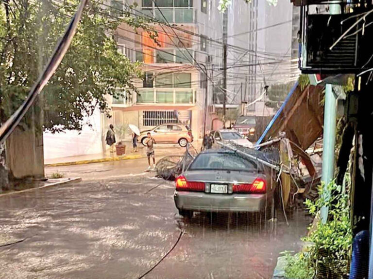 “Acapulco Bajo el Agua: Tres Días de Lluvia Incesante”