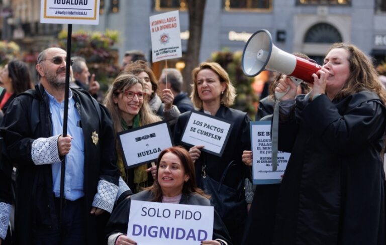 Crónica: Sheinbaum aplaude el fin del paro de la Judicatura Federal y cuestiona la corrupción judicial