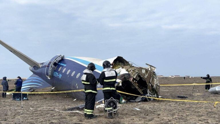 Impacto Fatal: El Vuelo 8432 de Azerbaijan Airlines Derribado por Misil Ruso