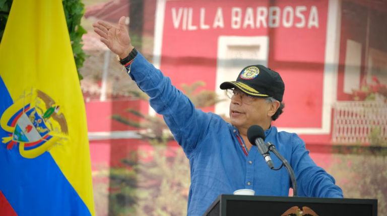 Petro Llama a los Colombianos Sin Documentos en EE. UU. a Regresar a Colombia con Promesa de Créditos Productivos