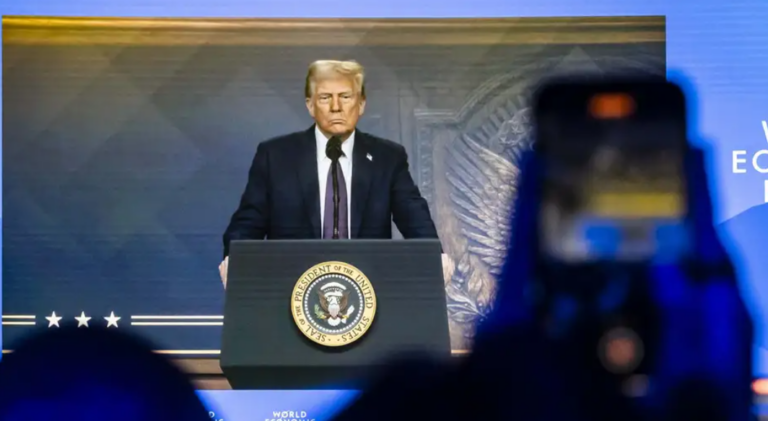 Trump en Davos: ‘Fabriquen en EE.UU. o paguen aranceles