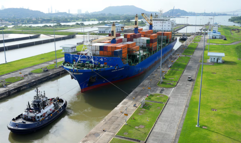 𝗟𝗮 𝗽𝗼𝗹𝗶́𝘁𝗶𝗰𝗮 𝗲𝘅𝘁𝗲𝗿𝗶𝗼𝗿 𝗱𝗲 𝗧𝗿𝘂𝗺𝗽 𝘆 𝗲𝗹 𝗖𝗮𝗻𝗮𝗹 𝗱𝗲 𝗣𝗮𝗻𝗮𝗺𝗮́: 𝘂𝗻𝗮 𝗺𝗲𝘇𝗰𝗹𝗮 𝗱𝗲 𝗵𝗶𝘀𝘁𝗿𝗶𝗼𝗻𝗶𝘀𝗺𝗼 𝘆 𝗮𝗺𝗲𝗻𝗮𝘇𝗮