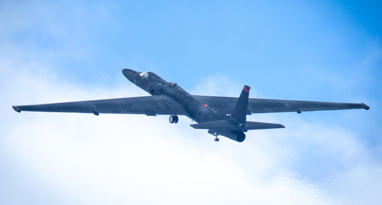 Vigilancia en las Alturas: Los Aviones de EE.UU. Sobrevuelan la Frontera Mexicana