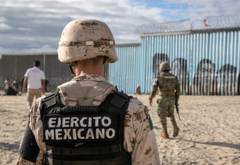 México desplegará 10,000 soldados en la frontera con EE.UU. para frenar inmigración y fentanilo