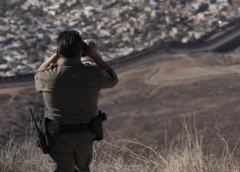 Cárteles mexicanos podrían usar drones kamikaze contra agentes fronterizos de EE.UU., según informe interno