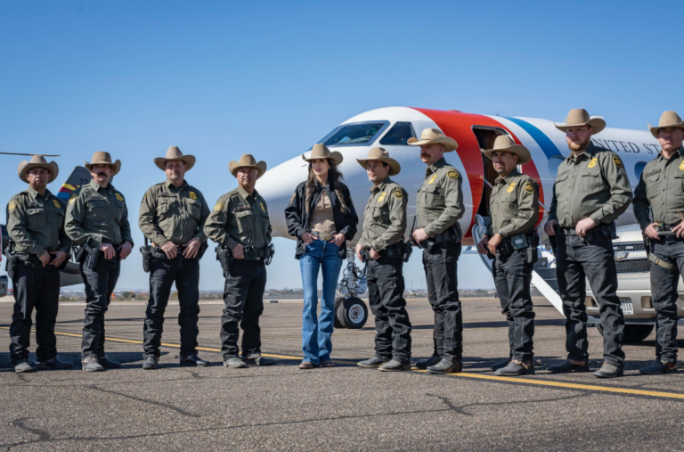 Kristi Noem, Secretaria de Seguridad Nacional de EE. UU., visita la frontera para evaluar situación y apoyo a la Patrulla Fronteriza