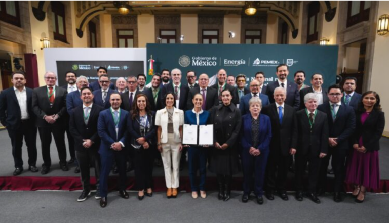 Gobierno y gasolineras firman acuerdo histórico para estabilizar precios