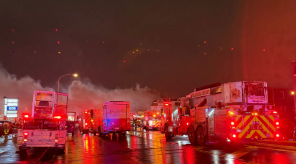 Tragedia aérea en Filadelfia: seis mexicanos mueren al estrellarse avión ambulancia en zona urbana