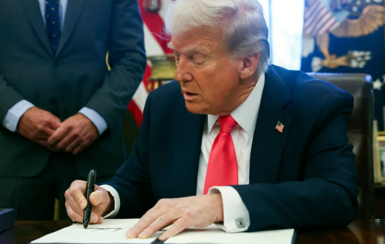 Corte de Apelaciones rechaza suspender bloqueo a orden de Trump sobre ciudadanía por nacimiento