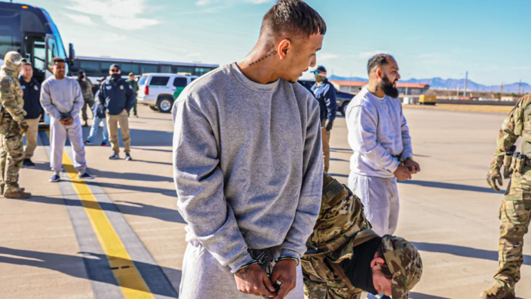 Trump Desmantela Centro de Detención en Guantánamo: Todos los Migrantes Retornan a EE.UU.