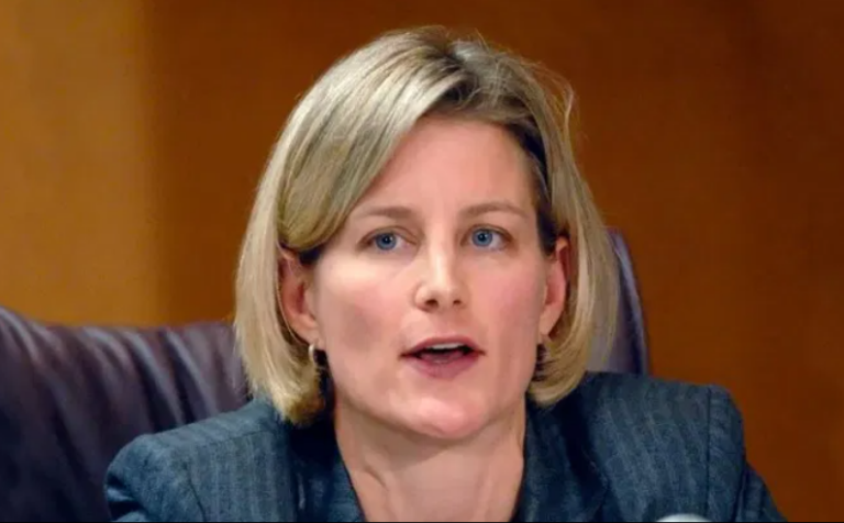 Jueza Evalúa Compartir Datos de Inmigrantes entre IRS e ICE