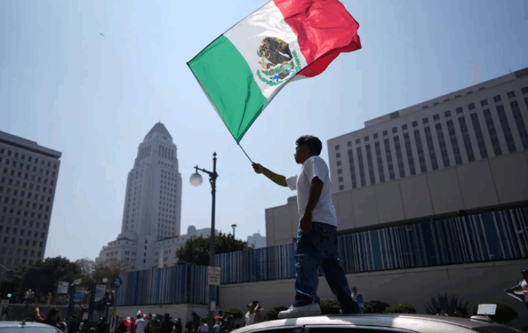 Cónsul mexicano en LA urge calma ante redadas de ICE y ofrece apoyo legal a detenidos