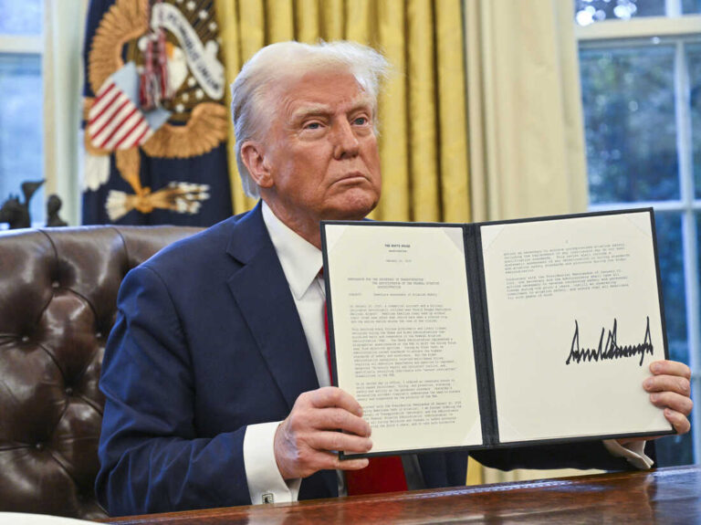 Trump amenaza a republicanos: ‘Sin mi apoyo si no cortan fondos a medios públicos