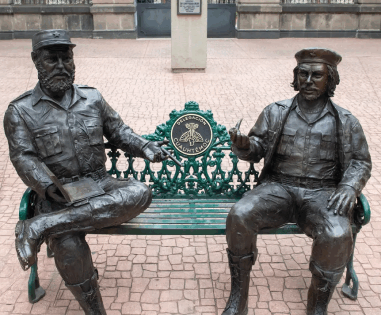 Sheinbaum denuncia ‘hipocresía’ de alcaldesa por remoción ilegal de estatuas de Che Guevara y Fidel Castro