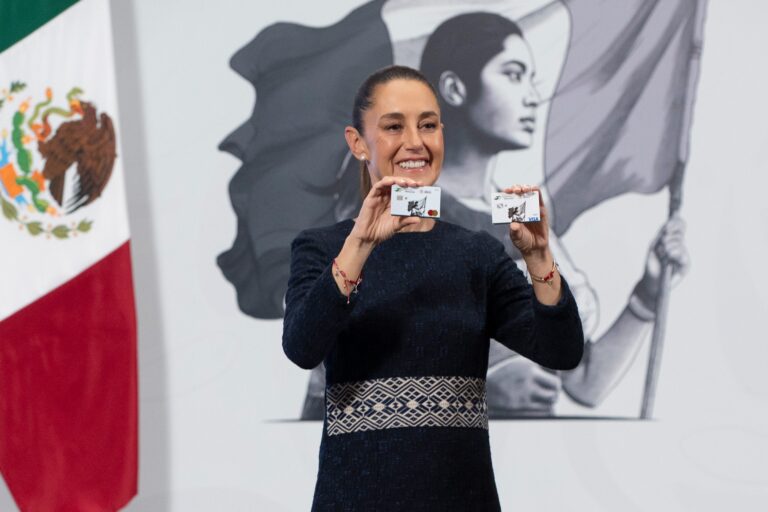 Sheinbaum lanza tarjeta FINABIEN para proteger remesas de migrantes ante nuevo impuesto en EU