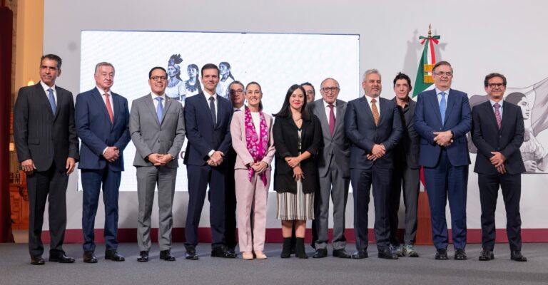 Sheinbaum anuncia inversión récord de 12 mil mdp en sector farmacéutico mexicano