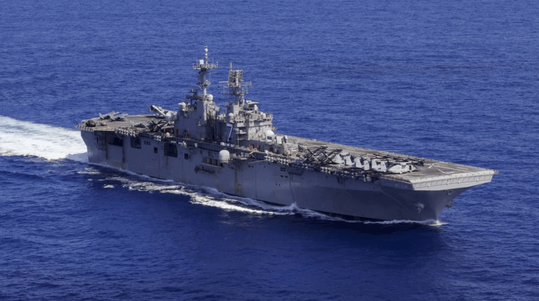 EE.UU. Envía Escuadrón Anfibio con 4,500 Marines a las Costas de Venezuela; Maduro Moviliza a 4.5 Millones de Milicianos