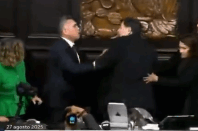 Empujones y Gritos: el Bochornoso Altercado entre Moreno y Noroña que Paralizó el Senado