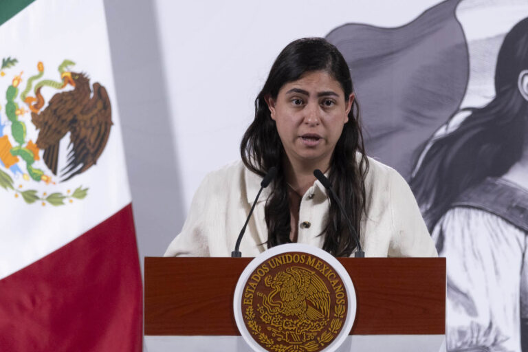 “La Escuela es Nuestra” Beneficia a 69 Mil Escuelas con Inversión de 25 Mil Millones de Pesos