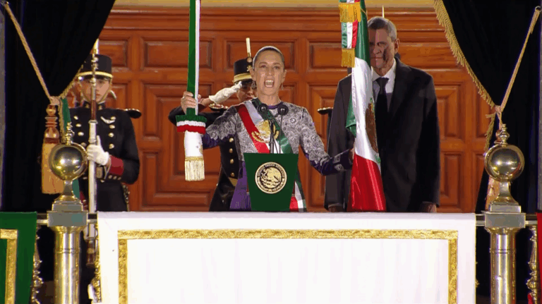 Claudia Sheinbaum Hace Historia: Primera Mujer en Dar el Grito de Independencia.