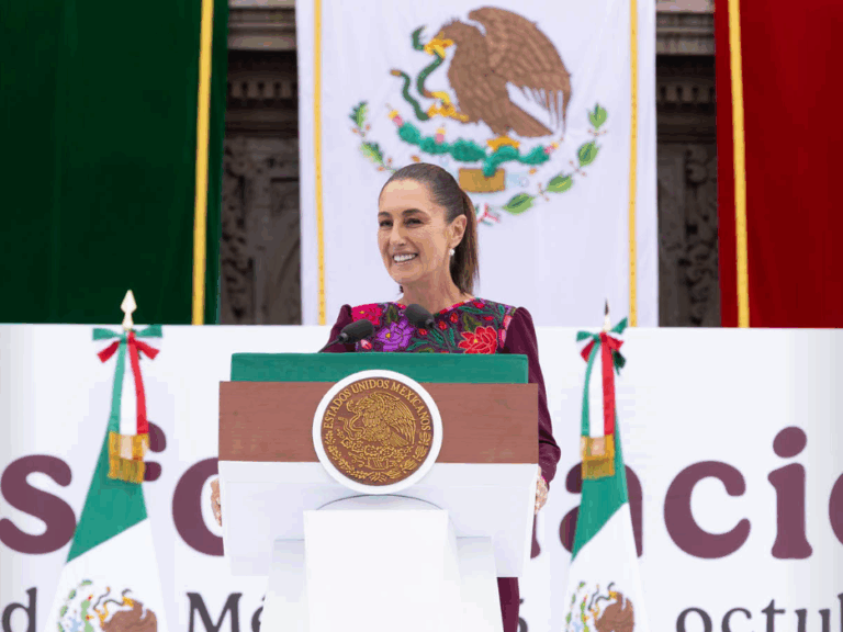 Sheinbaum Afirma Alianza Inquebrantable con AMLO Frente a Multitud en el Zócalo