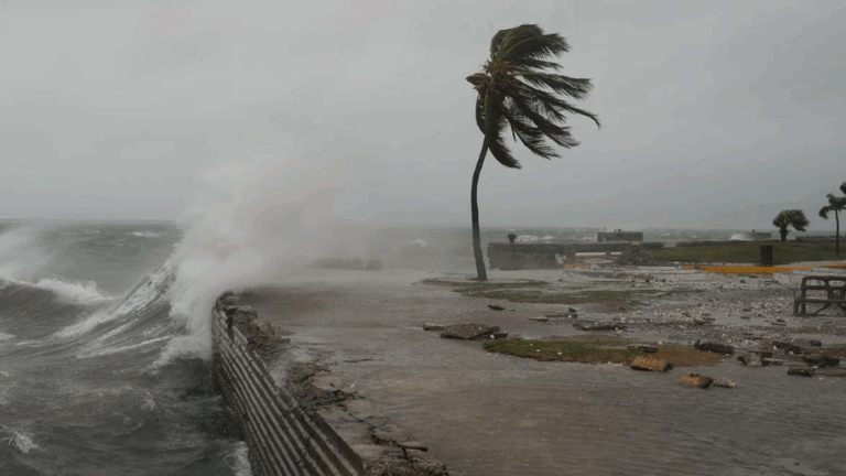 Huracán Melissa deja 25 muertos en Haití y devastación en Jamaica y Cuba