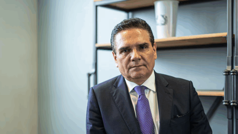 Jueza Desecha Amparo de Silvano Aureoles, Exgobernador Prófugo por Desvío Millonario