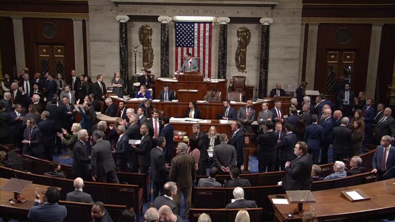 Aval Abrumador: Cámara Baja Aprueba Desclasificar los Archivos Secretos de Epstein.