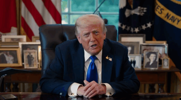 Trump Celebra Renuncia de Directivos de la BBC Tras Escándalo por Manipulación de su Discurso