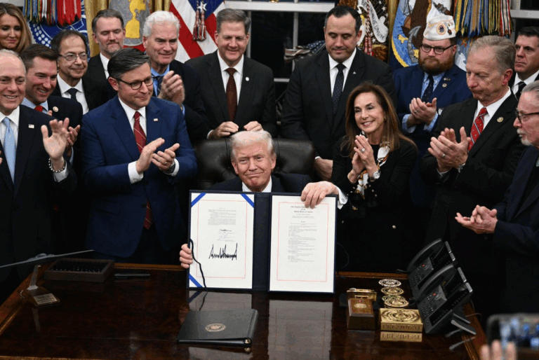 Trump Firma el Fin del Cierre Gubernamental Más Largo en la Historia de EE.UU.