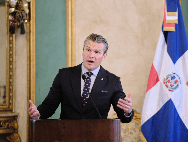 Secretario de Guerra de EE.UU. Amenaza con “Asesinar” a Narcotraficantes en Polémica Declaración.