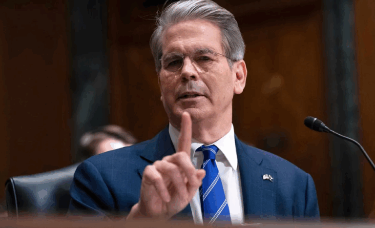 EE.UU. Recorta Beneficios Fiscales a Inmigrantes y Aumenta Control de Remesas.