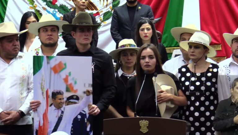 Grecia Quiroz asume el cargo tras el asesinato de su esposo: “Su sueño no se apagará”
