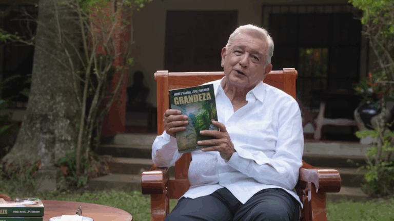 AMLO Presenta su Libro “Grandeza” y Ratifica su Apoyo a Sheinbaum desde su Retiro.