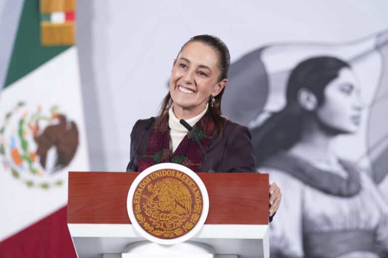 Sheinbaum Niega Rotundamente Haber Pagado a la Gente para Asistir a la Marcha del Zócalo