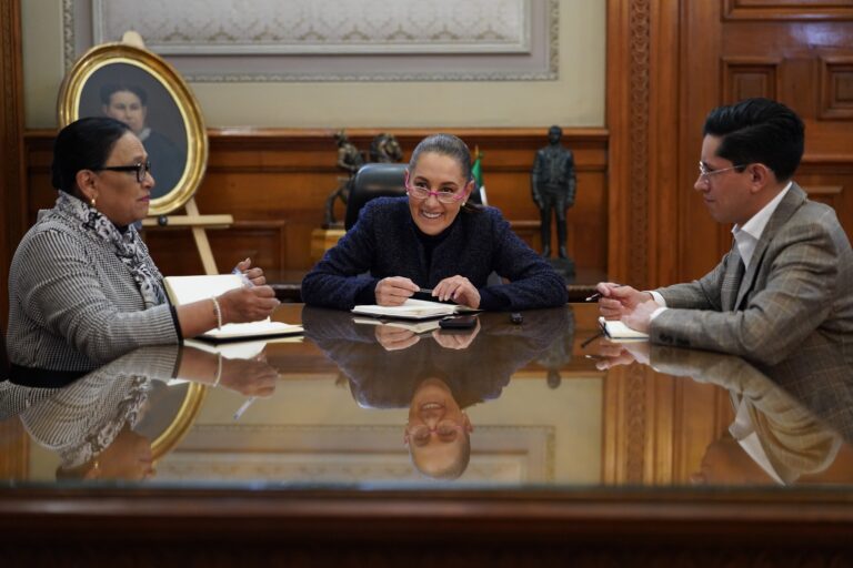 Sheinbaum dialoga con el Papa León XIV e invita al pontífice a visitar México