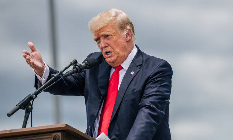 Trump Redobla la Apuesta: De “Países de Mierda” a “Agujeros Infernales”