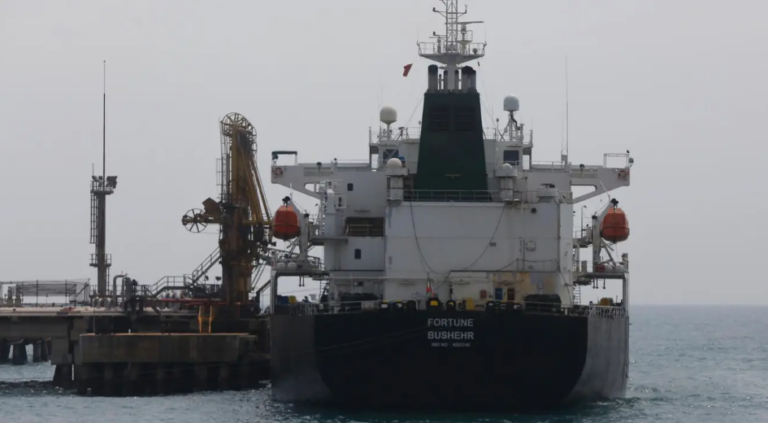 Trump impone bloqueo naval total a buques petroleros de Venezuela