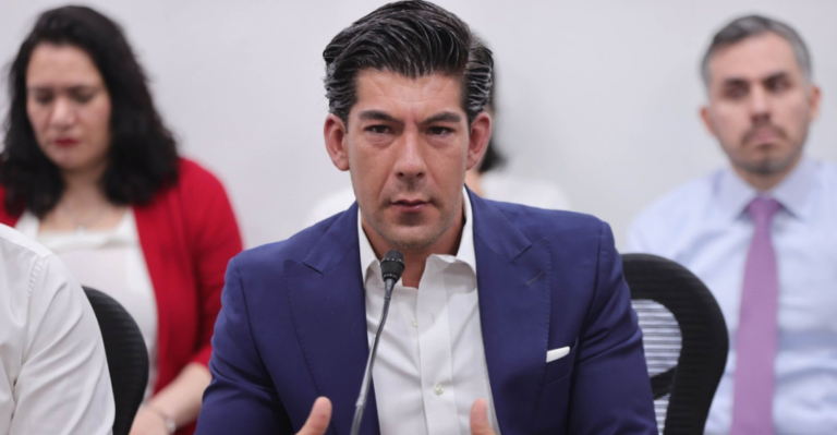 MVS despide a conductor cercano a Salinas Pliego en giro editorial hacia lo empresarial