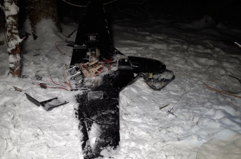 Rusia exhibe drones derribados y acusa a Ucrania de atacar residencia de Putin