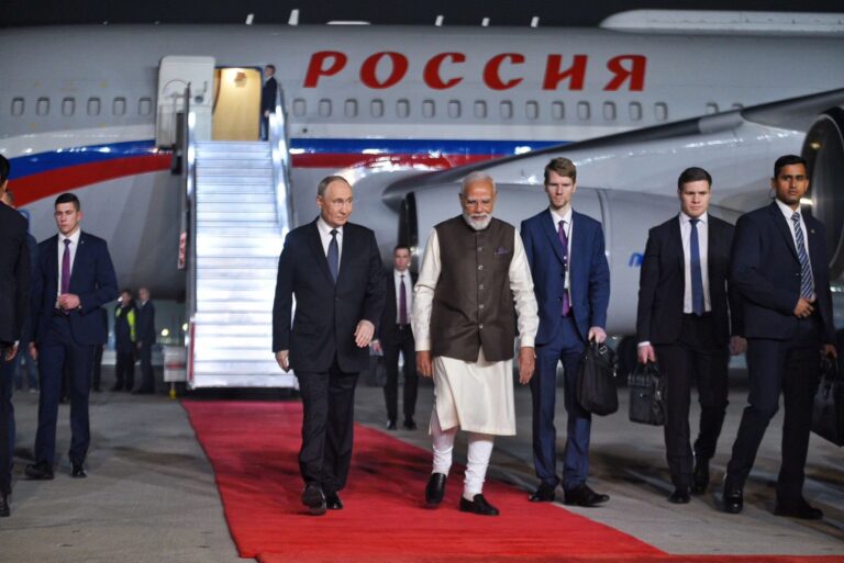Putin Llega a la India para Cumbre Estratégica con Modi en Medio de Presión de EE.UU.