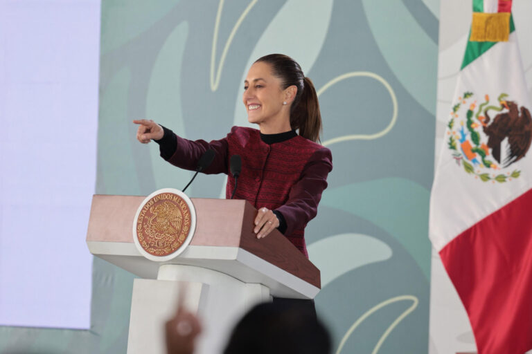 Economía mexicana cierra 2025 con crecimiento superior al esperado, celebra Sheinbaum