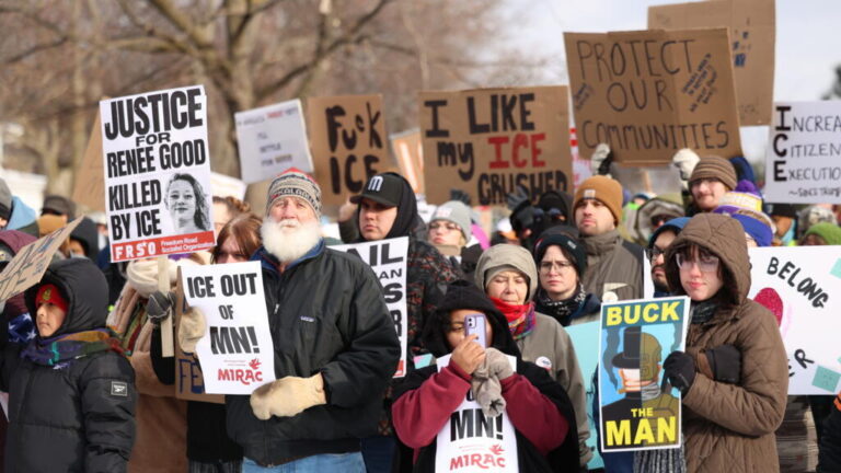 Estados demócratas demandan a Trump por redadas migratorias abusivas y políticamente motivadas