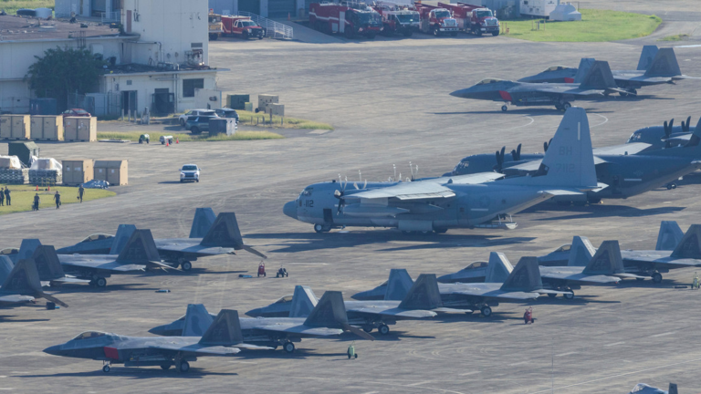 EE.UU. despliega más de 150 aeronaves en ataque histórico contra Venezuela