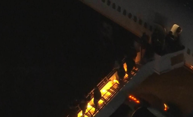 Maduro llega esposado a Nueva York tras ser secuestrado por EE.UU.