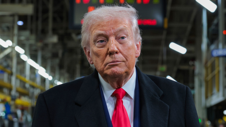 Trump desprecia el T-MEC: ‘Es irrelevante’, dice mientras México lo defiende como escudo ante China