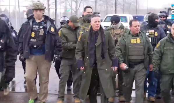 Uniforme de jefe de CBP en Minneapolis desata comparaciones con estética nazi