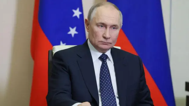 Putin Bromea con Vender Groenlandia como Alaska Mientras Trump Insiste en su “Pedazo de Hielo”.
