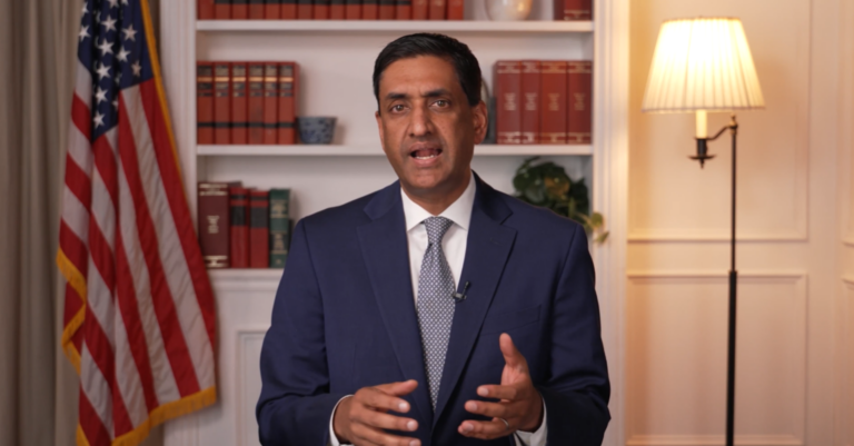 Demócratas Declaran la Guerra a ICE: Buscan Bloquear sus Fondos y Crear una Nueva Agencia.